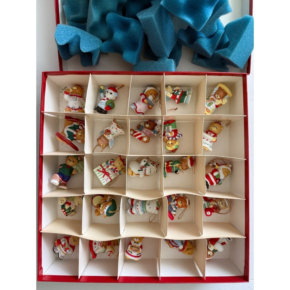 Vintage Bronson Collectibles The Bears of Christmas 25 Piece Ornament Set 89-91